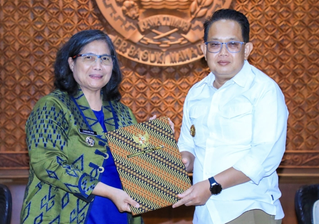 Adhy Karyono (kanan) dan Zanariah (kiri) (foto: Humas Pemprov Jatim for jatimnow.com)