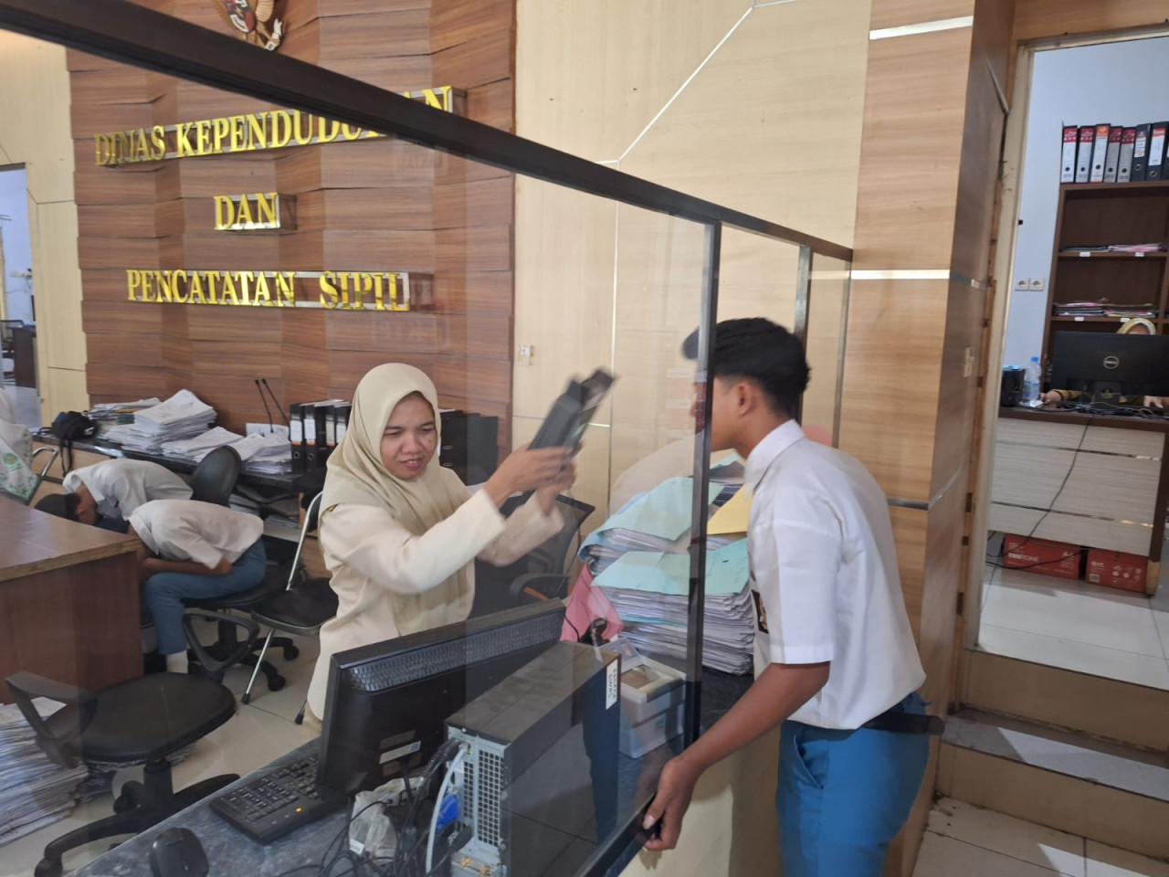 Ribuan Pemilih Pemula di Lamongan Belum Rekam E-KTP, Ini Kendalanya