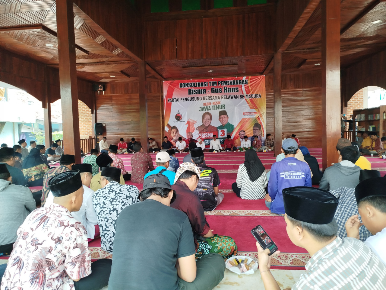 Konsolidasi pendukung Risma - Gus Hans di Madura. (Foto: Ilham for jatimnow.com)