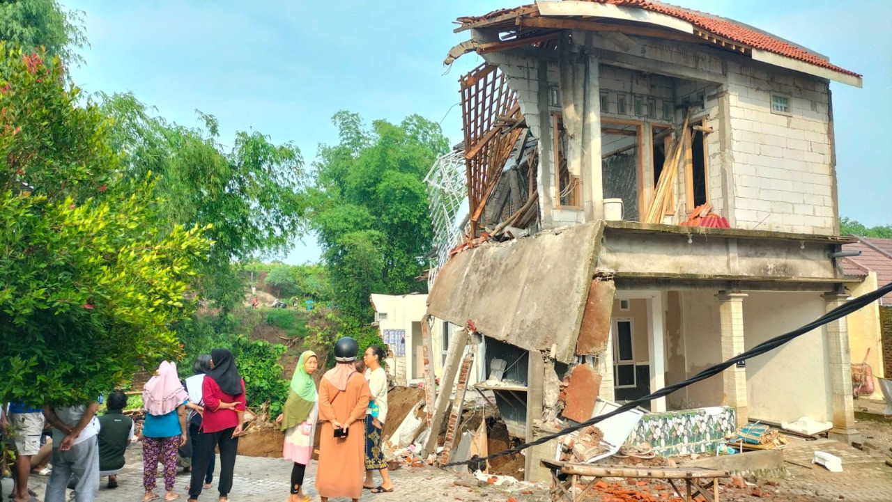 Rumah Mewah di Ponorogo Nyaris Roboh Diterjang Banjir