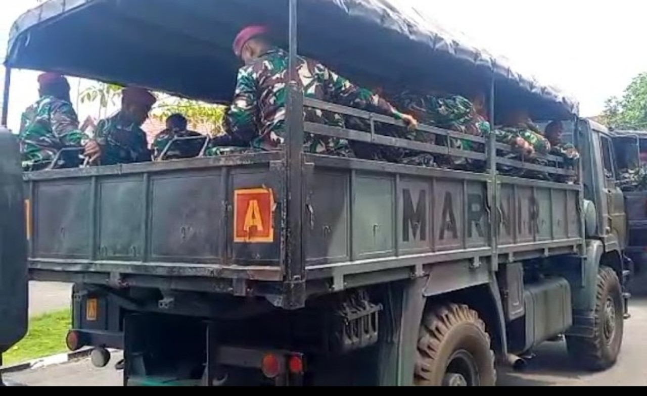 Puluhan Personel Marinir Amankan di Pilkada Sampang