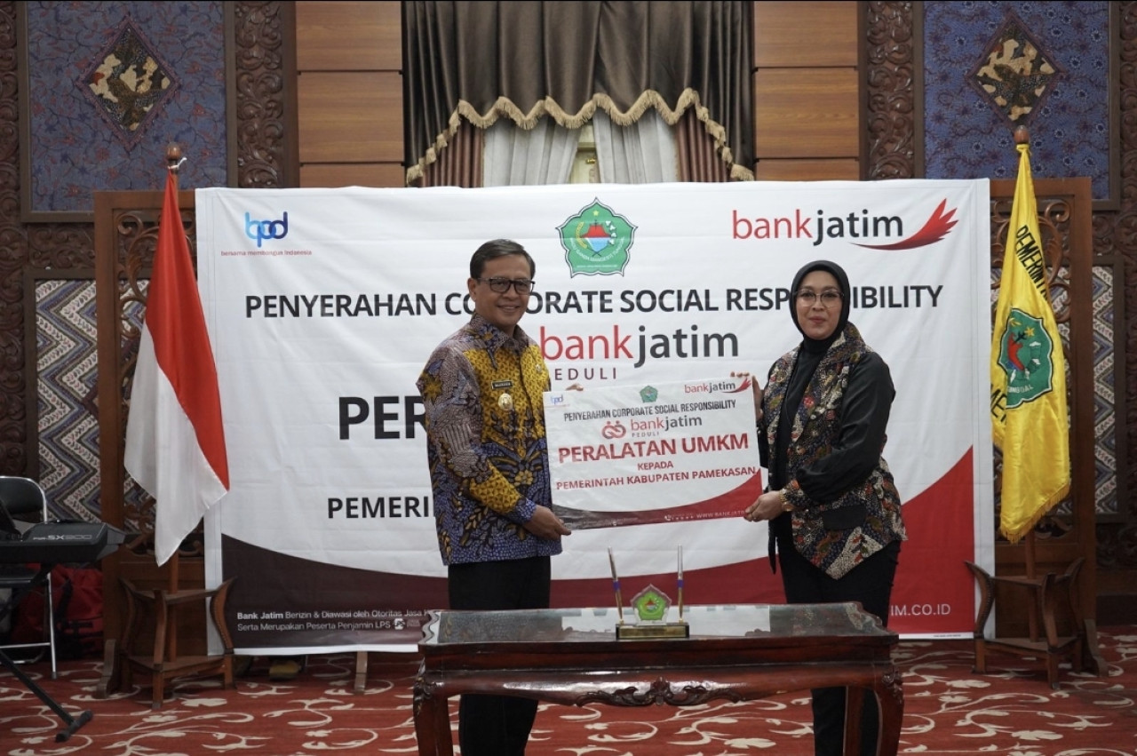 Bank Jatim Serahkan CSR ke Pemkab Pamekasan, Dukung Kemajuan UMKM