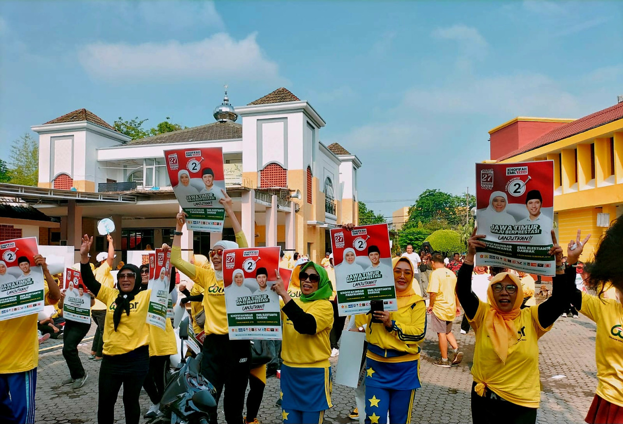 Kader Golkar Jatim ikut sosialisasi Khofifah-Emil dalam agenda senam pagi (foto: Amin for jatimnow.com)