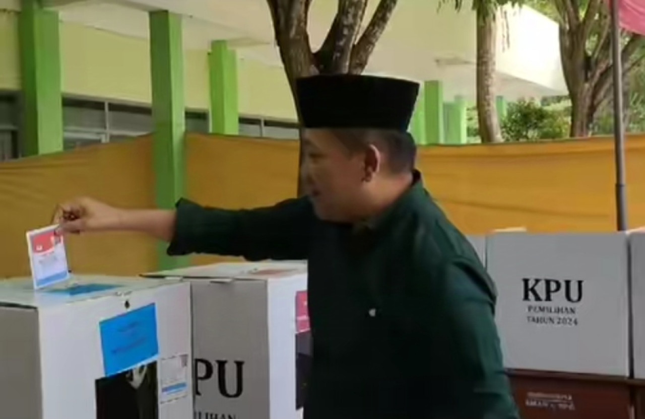Suara untuk Cabup Sampang Abah Idi Menang Telak di TPS Desanya