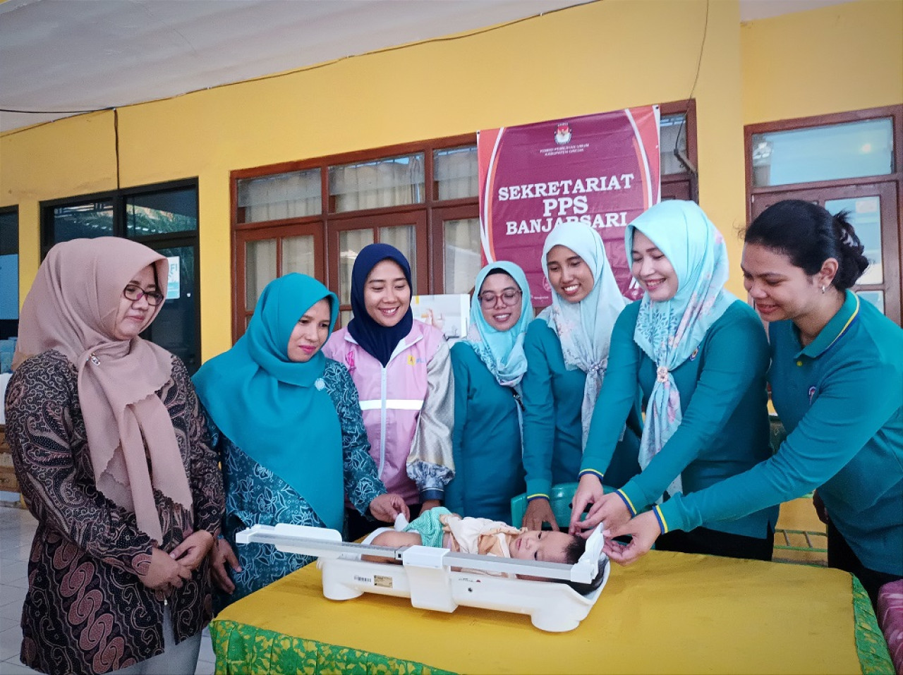 Aksi Srikandi PLN UPT Gresik Cegah Stunting di Desa Banjarsari Cerme