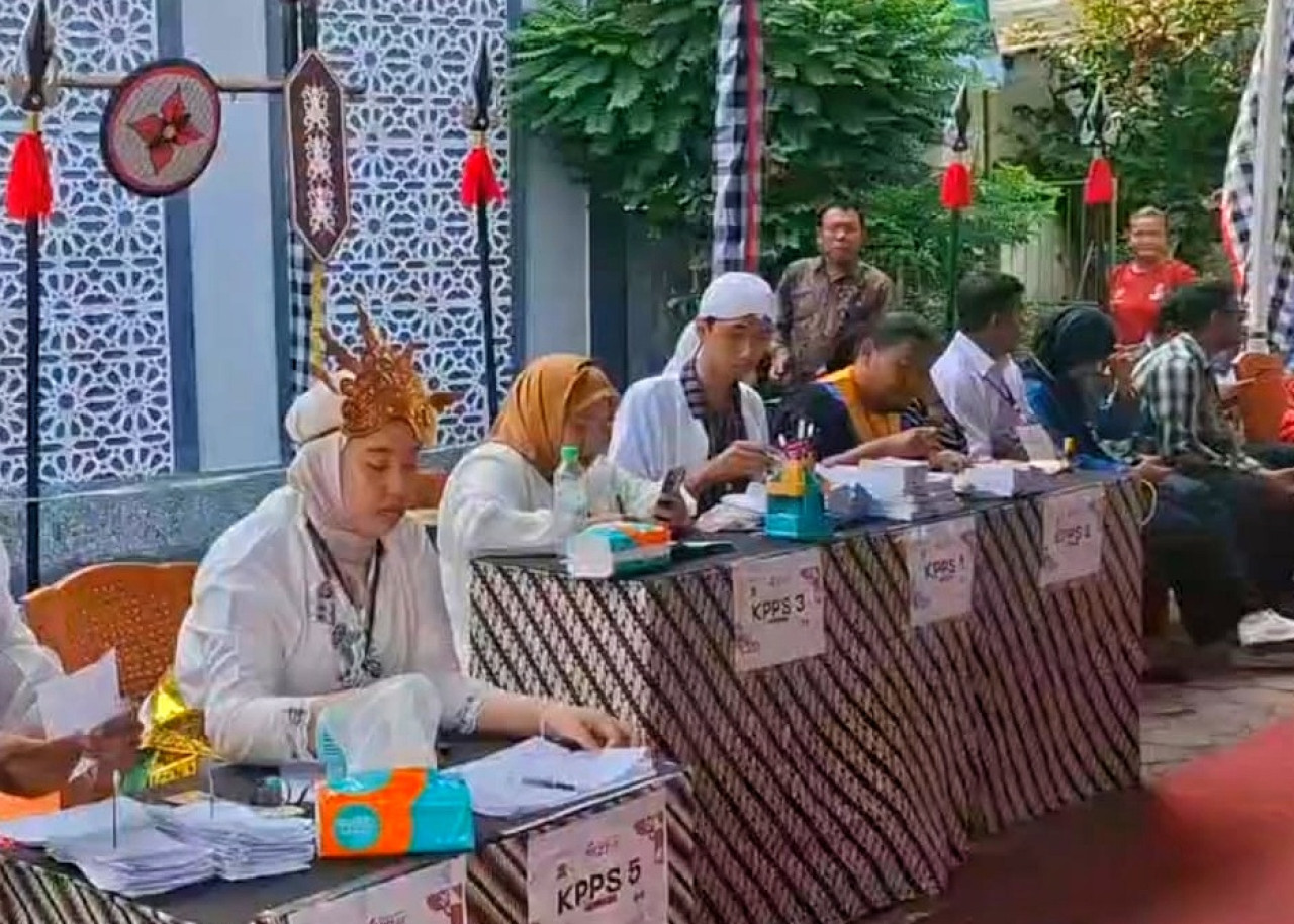 Suasana TPS 001 yang unik Desa Magersari Sidoarjo. (Foto:  Ahaddiini HM/jatimnow.com).