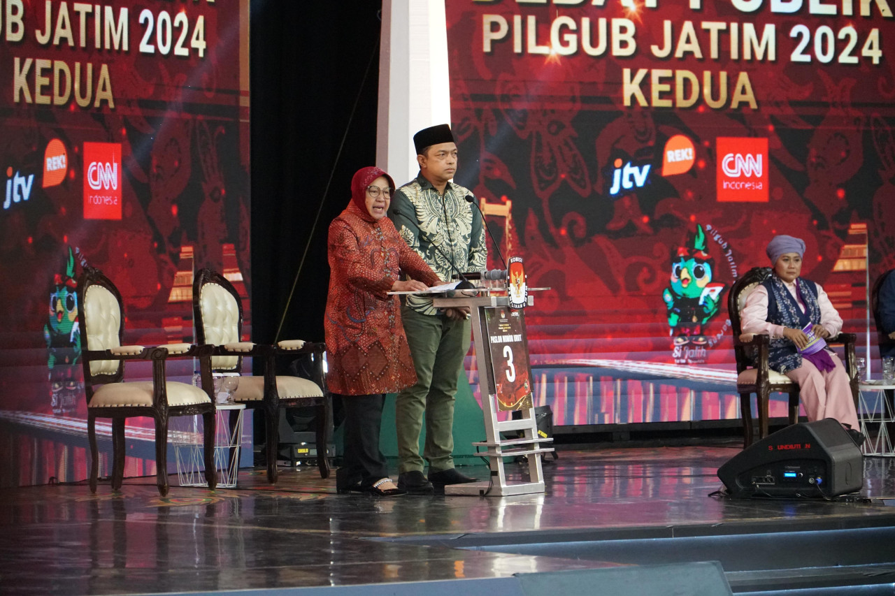 Pasangan Risma - Gus Hans di Debat Pilkada Jatim. (Foto: Ardisti for jatimnow.com)