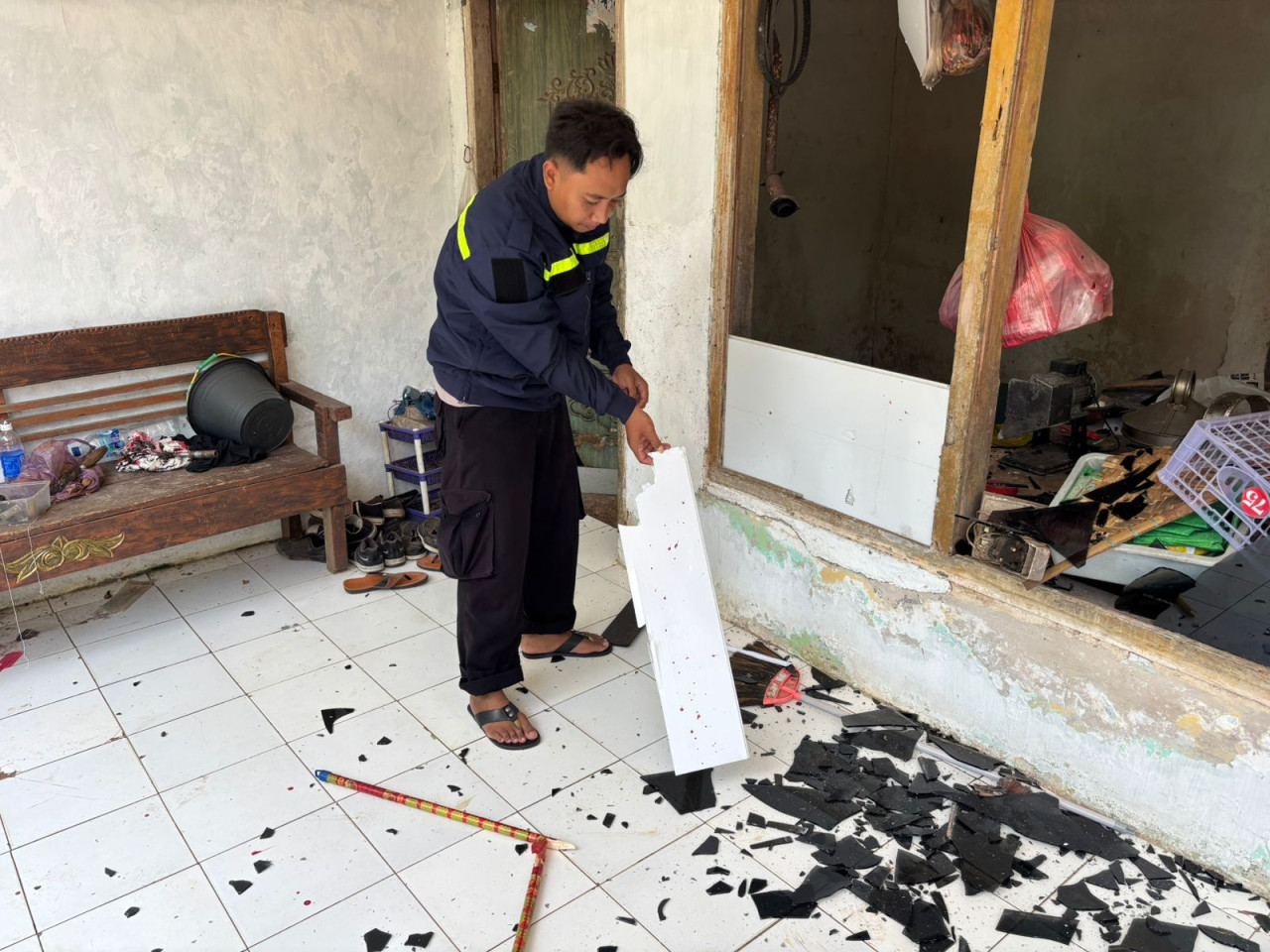 Suami di Bangkalan Lempar Tinja, Istri Lapor Polisi