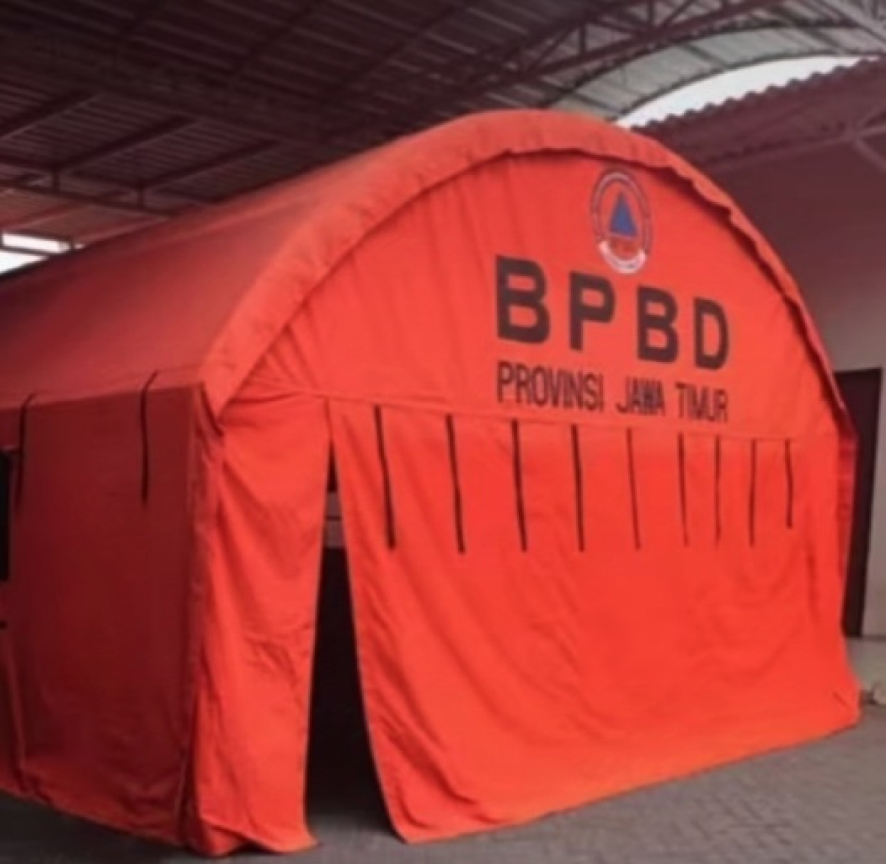 Tenda darurat di RSUD Moh Zyn Sampang. (Foto: Fathor Rahman/jatimnow.com)