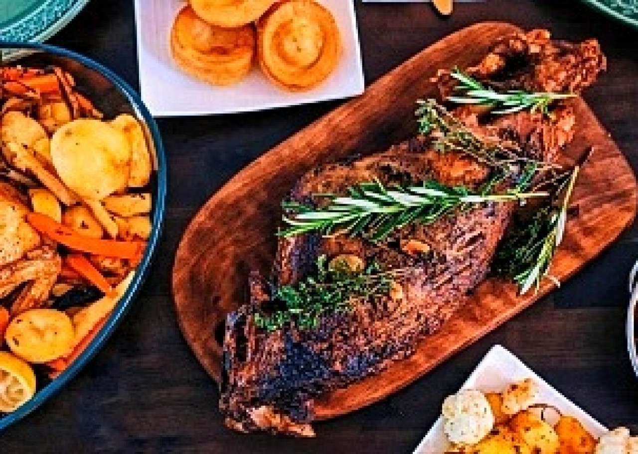 Roasted Beef Marinated Balinese Herbs, salah satu menu spesial Natal hotel Swiss-Belinn Airport Juanda di Sidoarjo. (Foto: Ahaddiini HM/jatimnow.com).