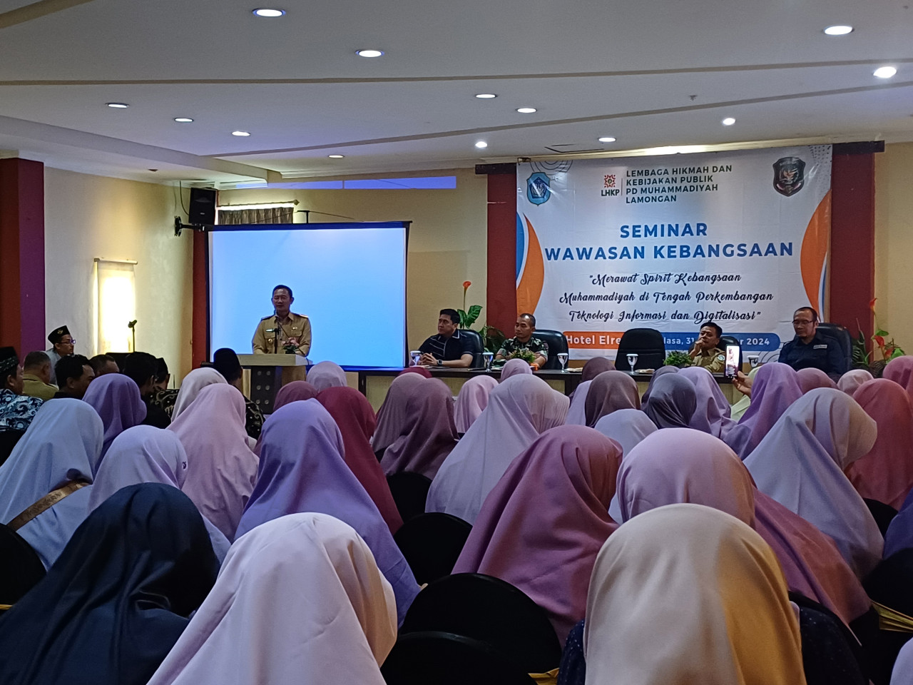 Bupati Lamongan, Yuhronur Efendi membuka seminar wawasan kebangsaan LHKP PD Muhammadiyah. (Foto : Adyad Ammy Iffansah/jatimnow.com)