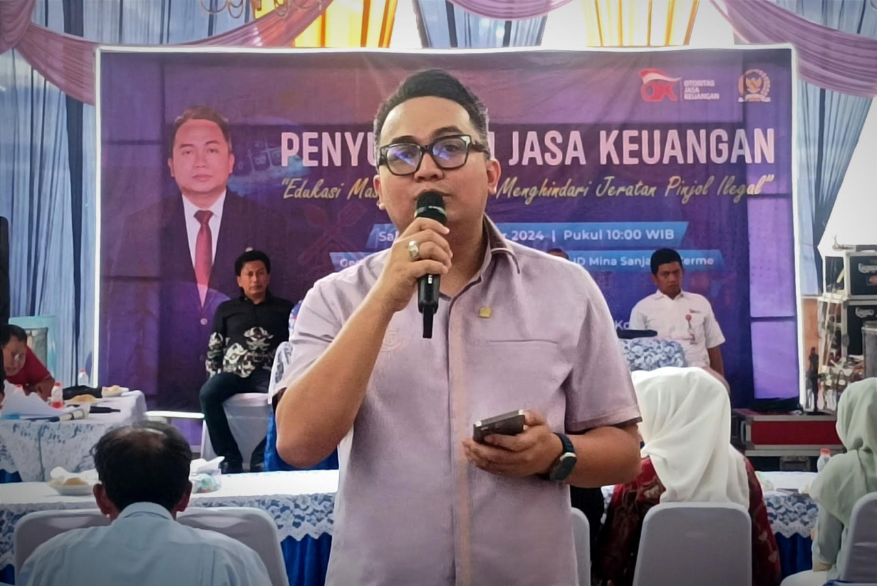Anggota Komisi XI DPR RI Edukasi Warga Gresik untuk Hindari Pinjol Ilegal