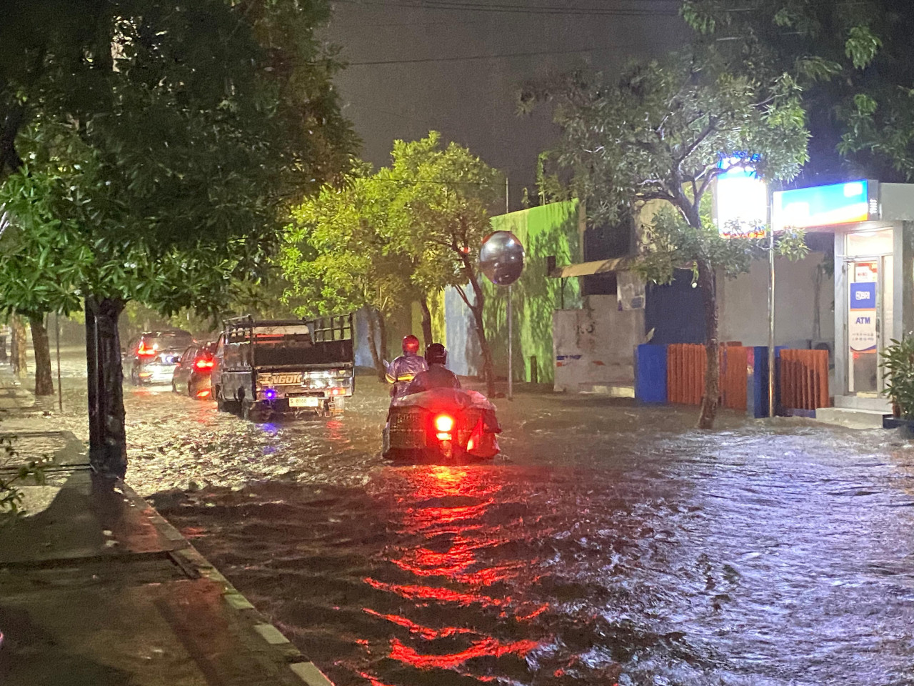 Ruas Jalan Protokol di Kawasan Kecamatan Kota Bojonegoro Banjir, Waspada!