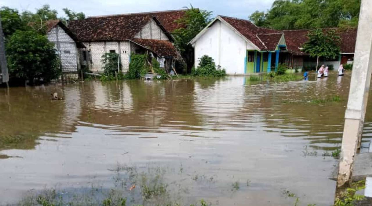 Kondisi terkini banjir luberan Sungai Bengawan Solo di Kecamatan Laren. (Foto: BPBD Lamongan for jatimnow.com)