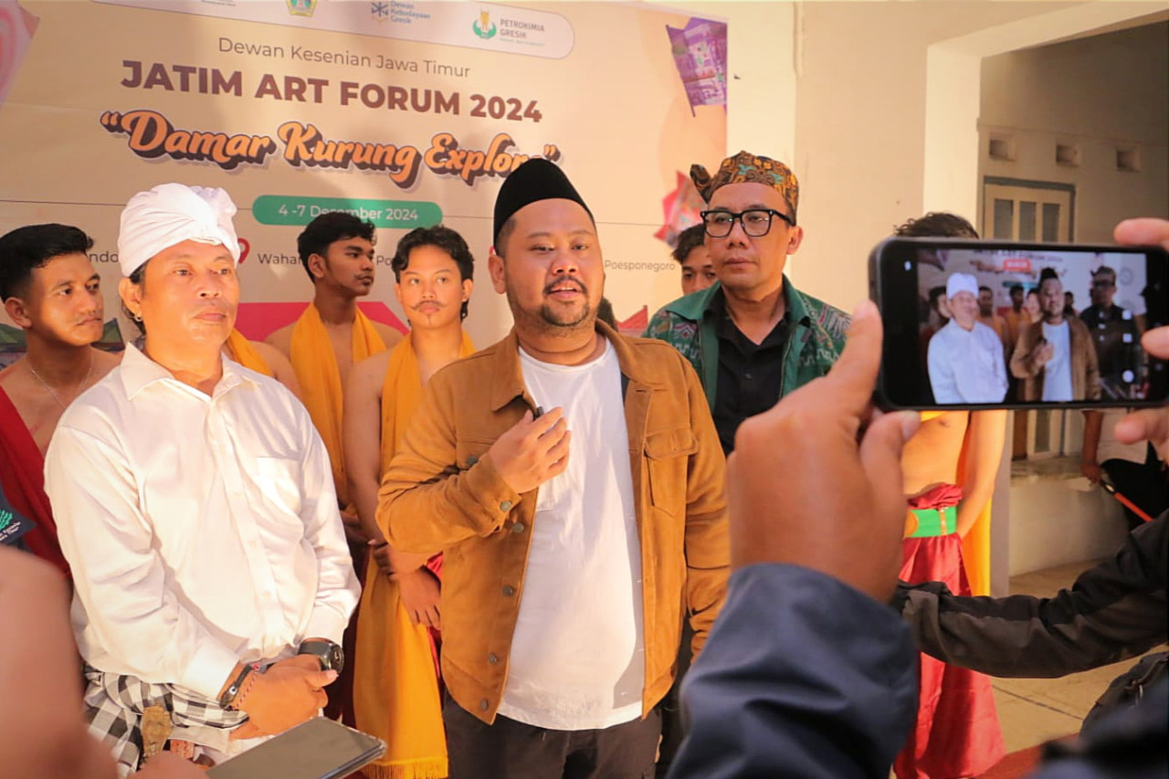 Bupati Gresik Fandi Akhmad Yani saat menghadiri acara pembukaan Jatim Art Forum (JAF) 2024, di Gedung Nasional Indonesia (GNI), Rabu (4/12/2024) malam. (Foto: Diskominfo Gresik)