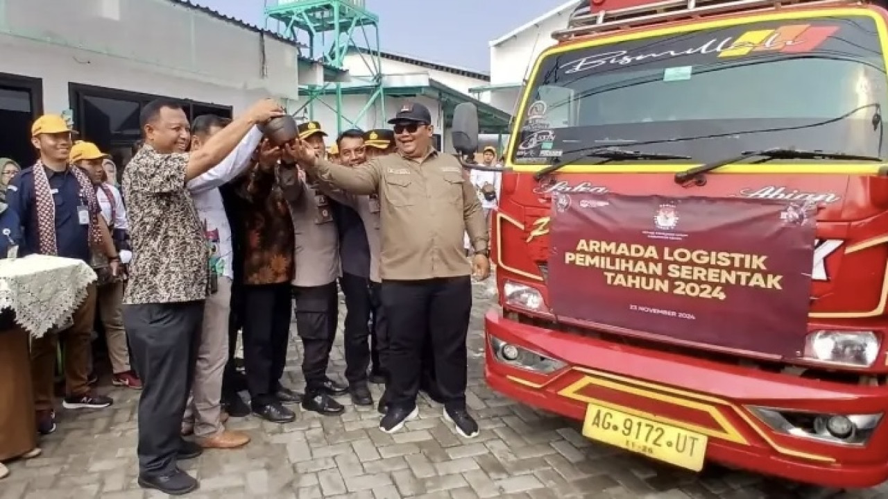 KPU Kabupaten Kediri mulai distribusikan logistik. (Foto: Yanuar Dedy/jatimnow.com)