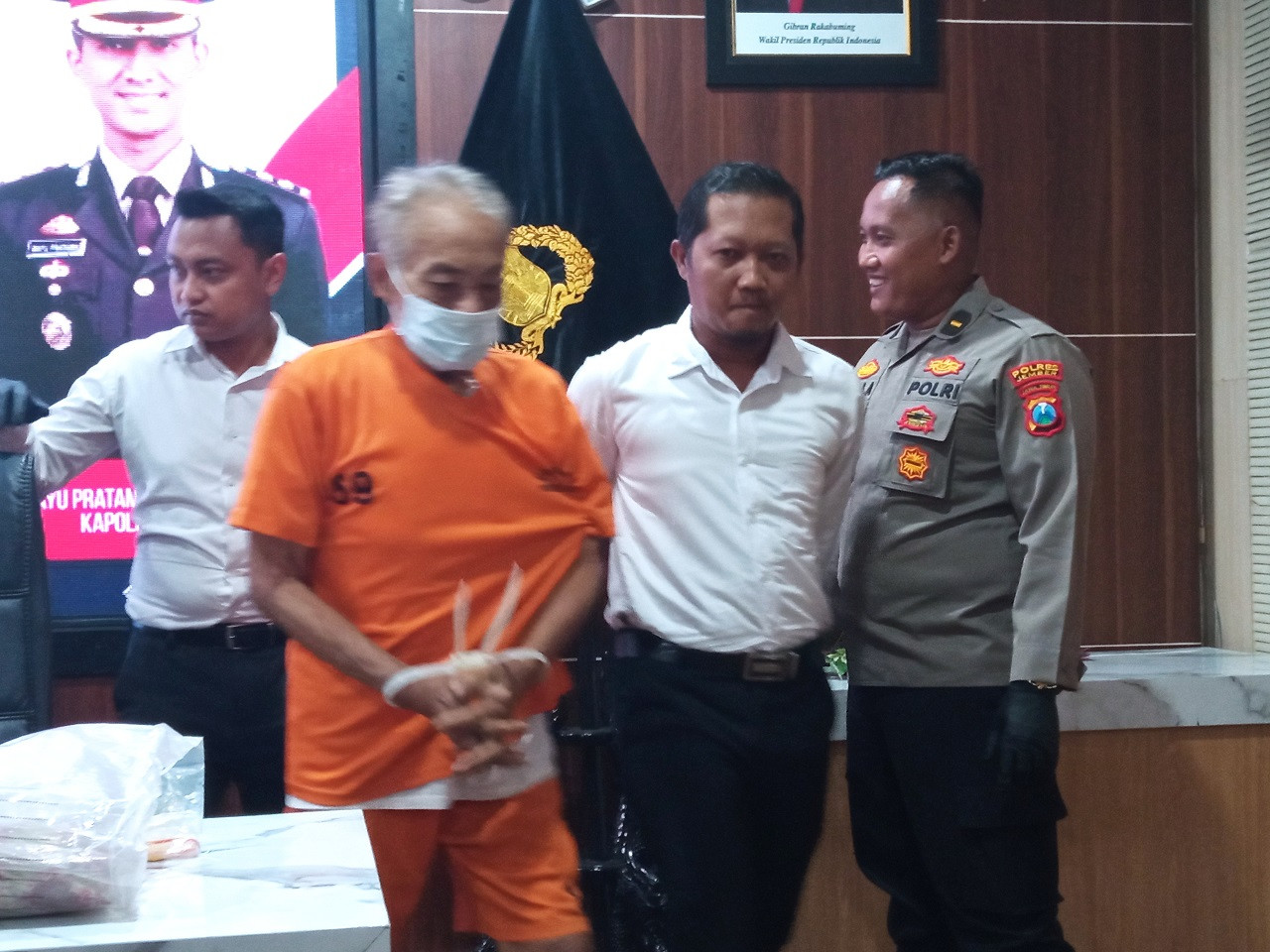 Terduga pelaku pembunuh janda diamankan polisi (Foto: Sugianto/jatimnow.com)