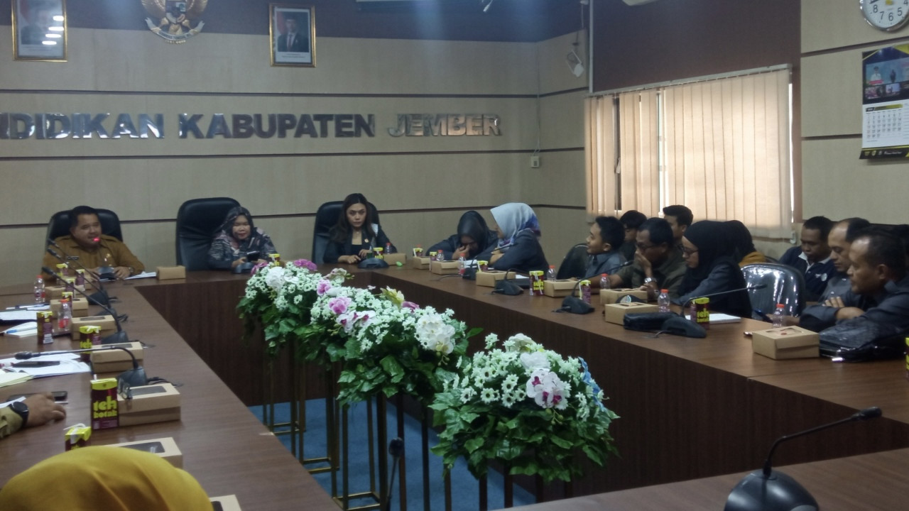 Komisi D DPRD Jember kunjungan ke Dispendik. (Foto: Sugianto/jatimnow.com)