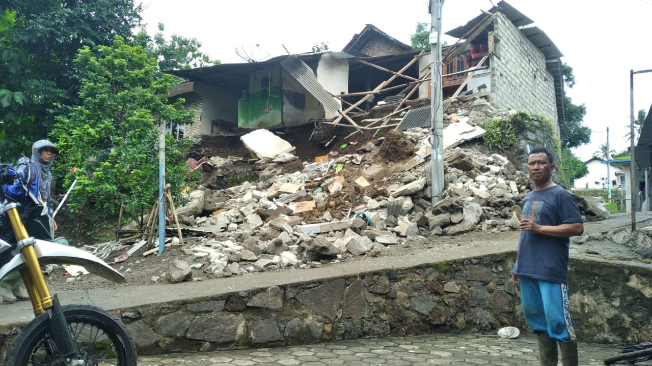 Longsor di Pace Jember Timpa 2 Rumah Warga