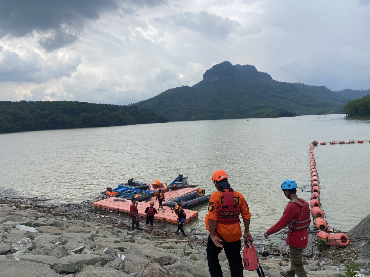 Tim gabungan masih melakukan pencarian. (Foto: Ahmad Fauzani/jatimnow.com)