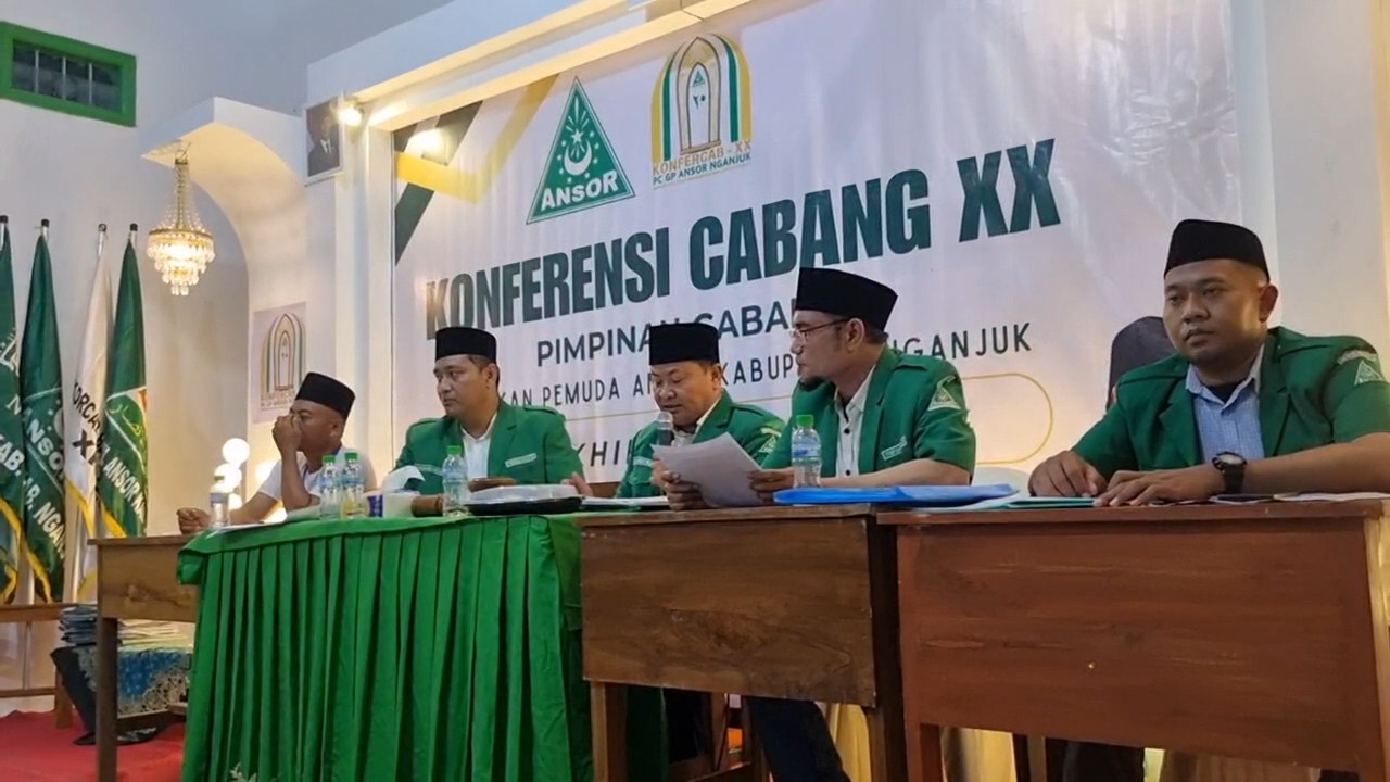 Pimpinan Sidang Konfercab Ansor Nganjuk saat membacakan hasil pemilihan dan menetapkan Hamid Muzaki sebagai ketua terpilih. (Foto: Hasan for jatimnow.com)