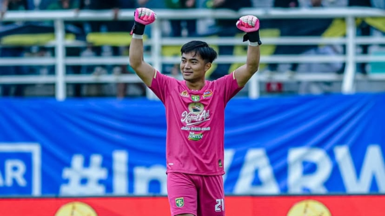 Kiper Persebaya Surabaya Ernando Ari saat laga melawan Arema FC. (Foto: Persebaya Surabaya/jatimnow.com)