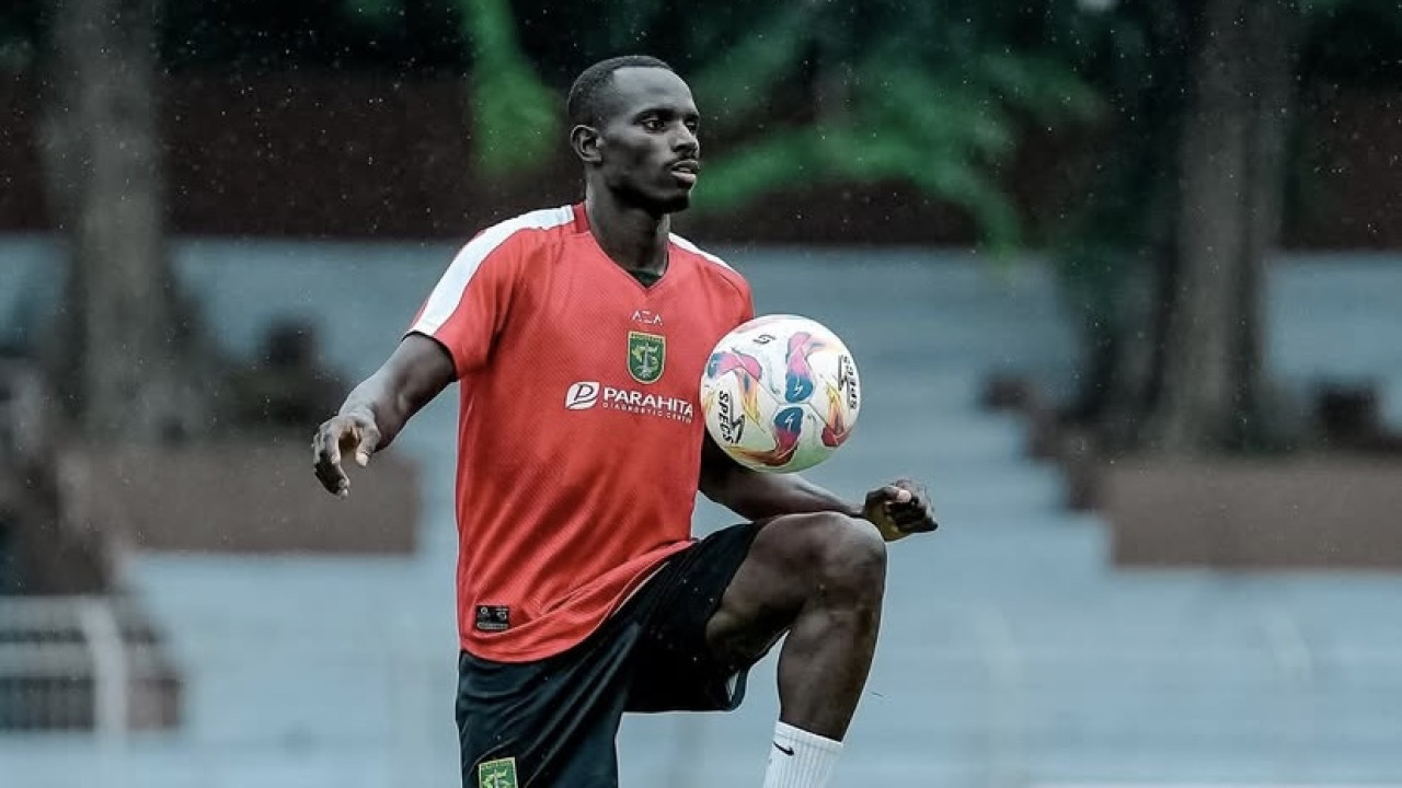 Sesumbar Uston Nawawi Jelang Laga Persebaya Surabaya Vs Arema FC di GBT