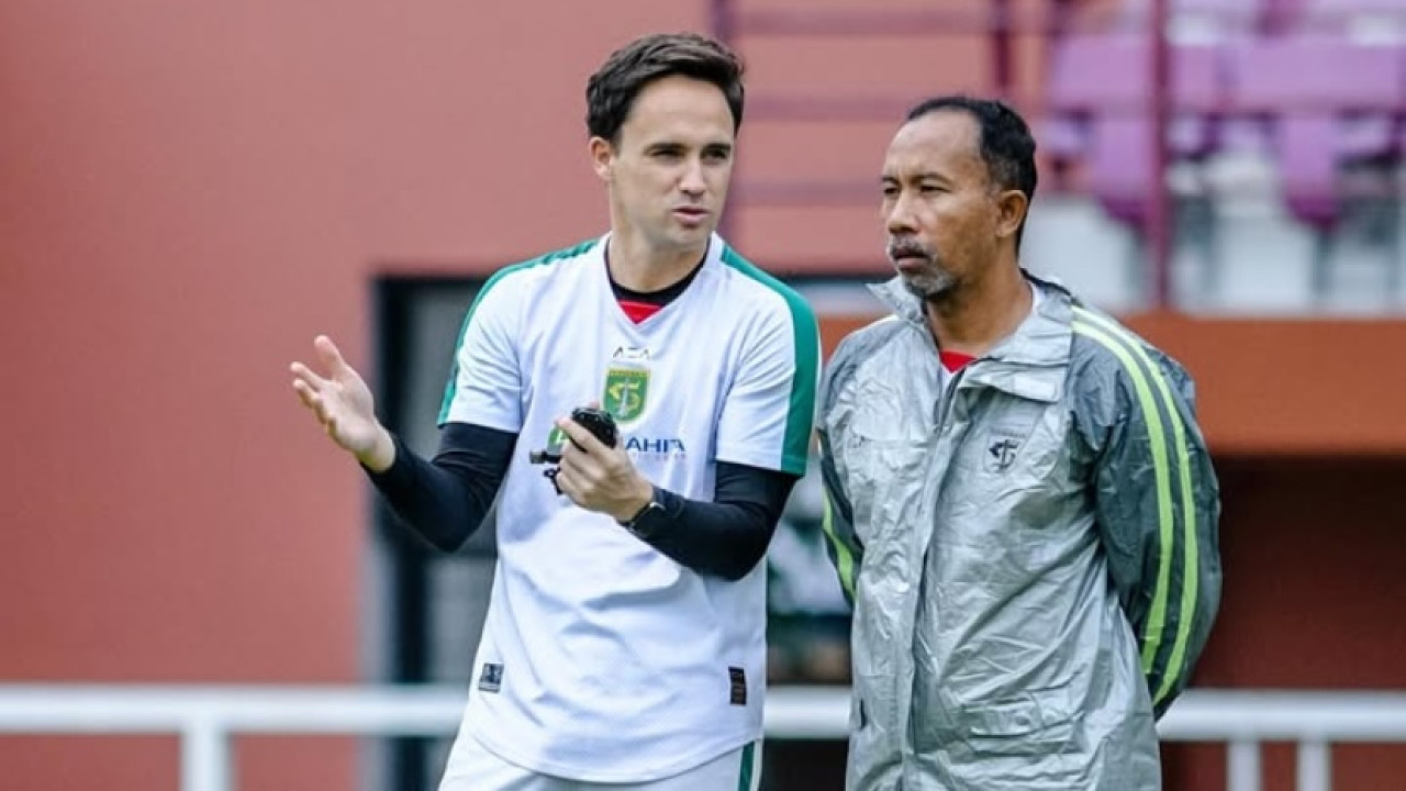 Paul Munster saat berlatih di Lapangan Thor Surabaya. (Foto: Persebaya Surabaya/jatimnow.com)