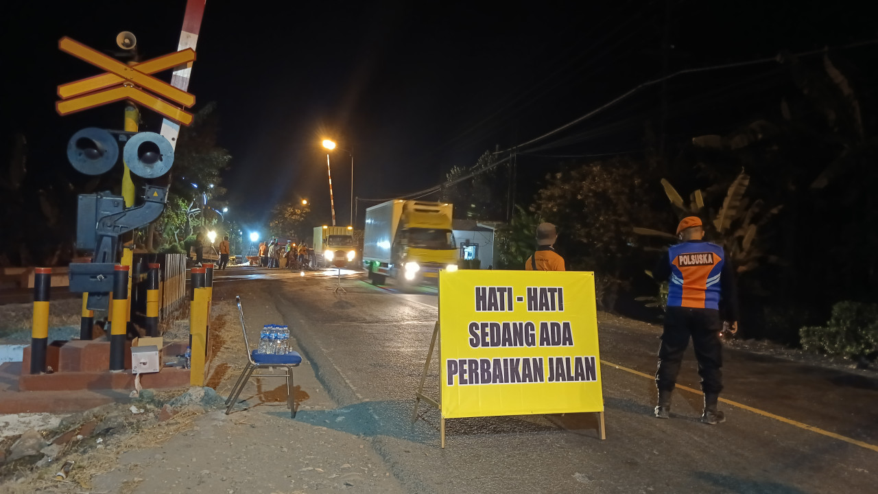 Buka Tutup di Perlintasan Sebidang Bojonegoro - Babat, Catat Jamnya