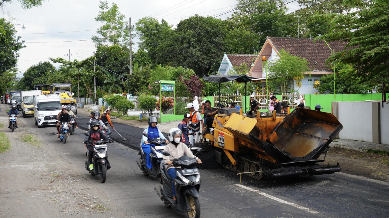 Perbaikan jalan Pare - Kandangan. (Foto: Pemkab Kediri/jatimnow.com)