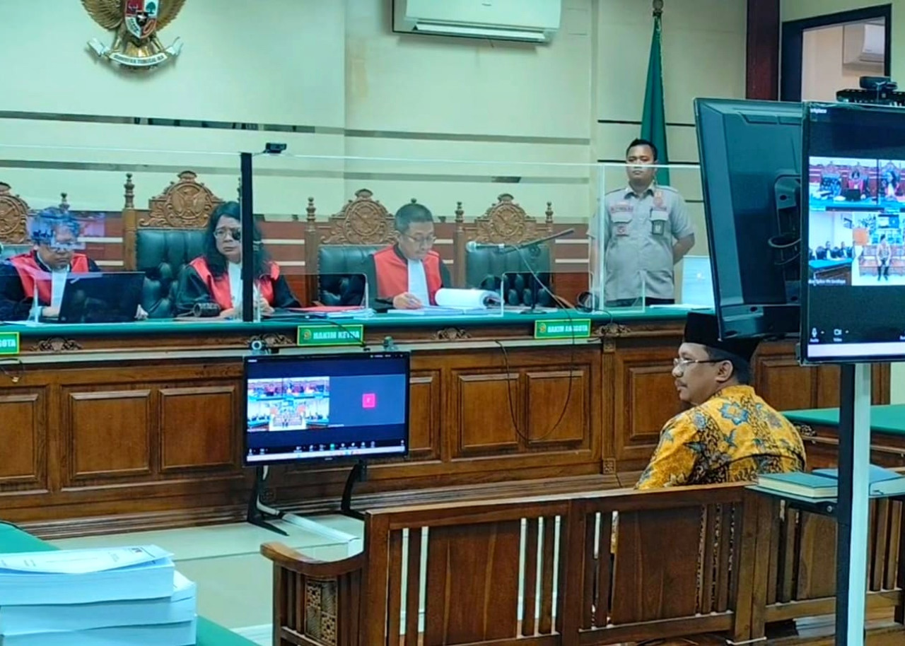 Sidang tuntutan terhadap Bupati nonaktif Sidoarjo Ahmad Muhdor (Gus Muhdlor) di Ruang Sidang Cakra, Pengadilan Negeri Tipikor . (Foto: Ahaddiini HM/jatimnow.com).