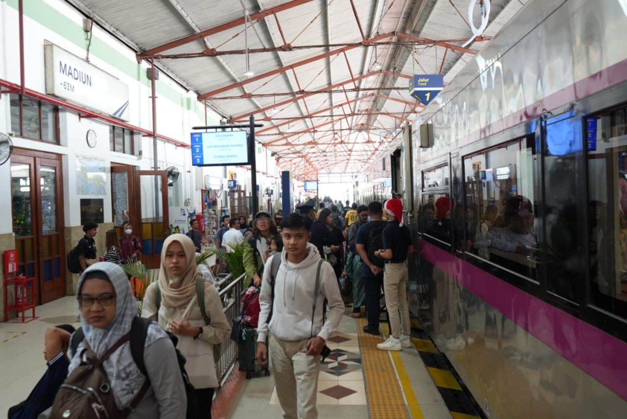 72.140 Tiket Keberangkatan Kereta Api dari Stasiun Madiun Terjual di Libur Natal