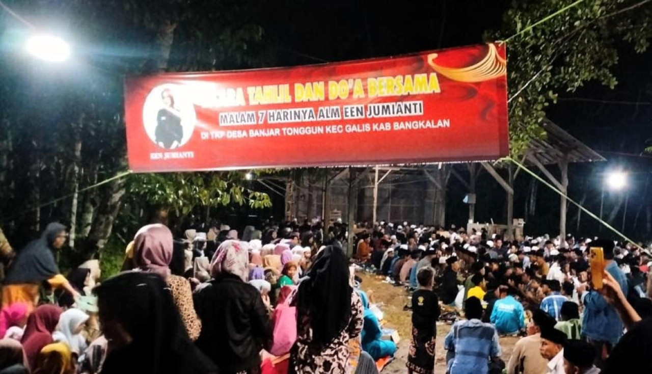 Kegiatan tahlilan warga untuk mendoakan korban EJ di Bangkalan. (Foto: Fathor Rahman/jatimnow.com)