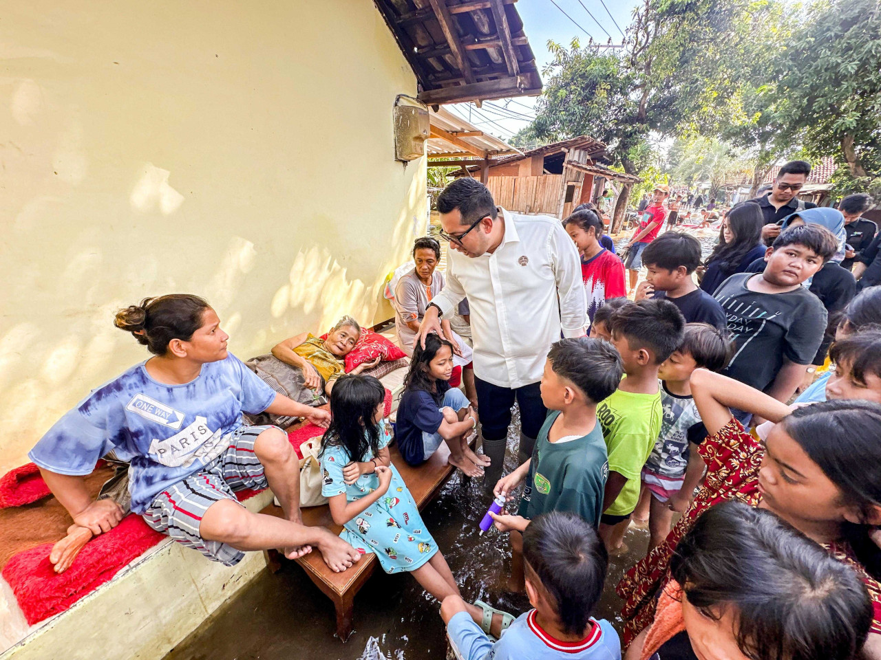 Pj Wali Kota Mojokerto Tinjau Lokasi Banjir, Beri Bantuan Warga Terdampak