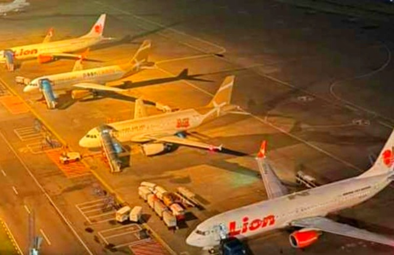 Pesawat Super Jet Rute Lombok-Jakarta Mendarat Darurat di Bandara Juanda