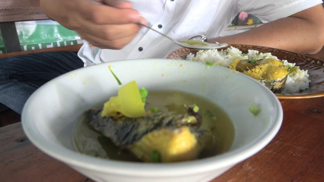 Hidangan Asem-Asem Ikan Kutuk di Warung Bu Tutik, Desa Wanar, Kecamatan Pucuk, Lamongan. (Foto : Adyad Ammy Iffansah/jatimnow.com)
