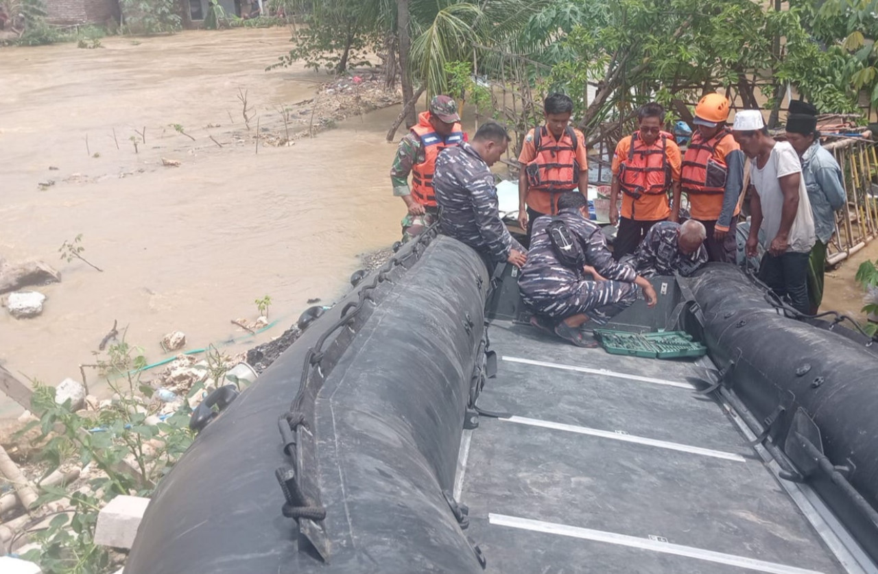 Banjir Bangkalan Rendam Ribuan Rumah, Masjid hingga Sekolah