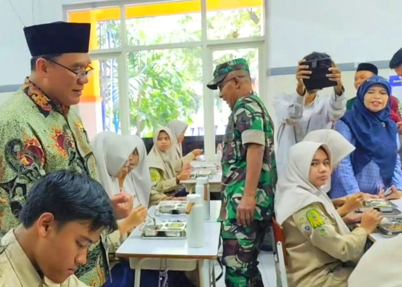 Anggota DPR RI BHS Pantau Palaksanaan MBG di Sidoarjo