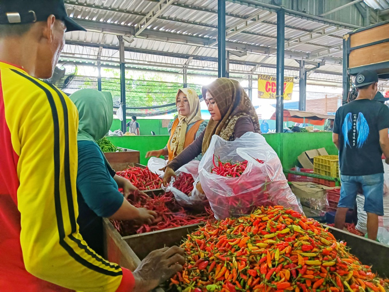 Suasana Pasar Induk Grosir Porong Sidoarjo. (Foto: Ahaddiini HM/jatimnow.com)