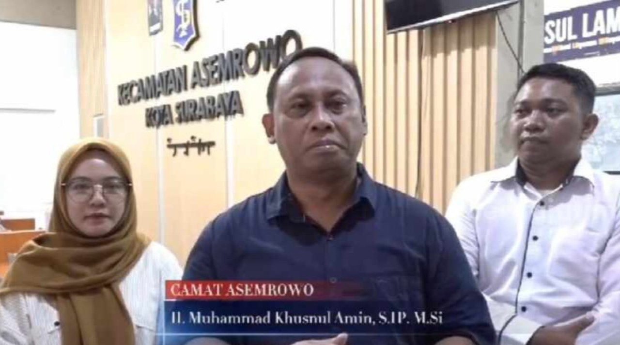 Klarifikasi Camat Asemrowo Surabaya soal Wanita Sembunyi di Kolong Mejanya