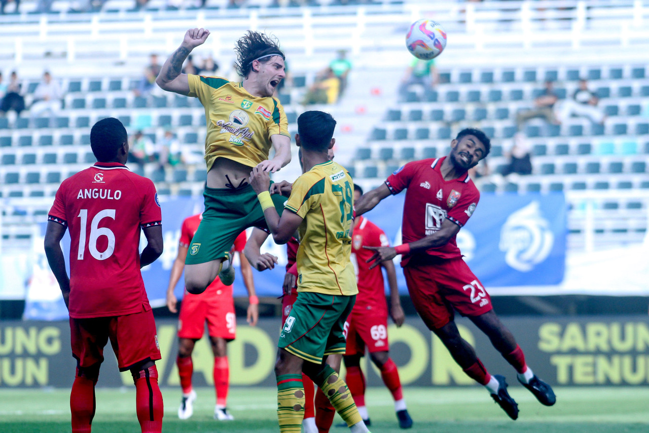 FOTO: Kekalahan Pertama Persebaya Surabaya di Kandang