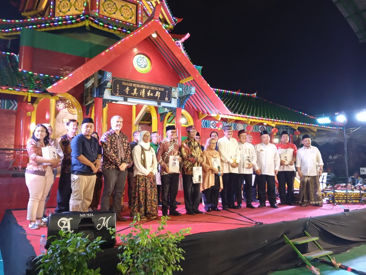 Haul Gus Dur ke-15 di Surabaya, Mahfud MD Ungkap Cara Merawat Indonesia Merdeka