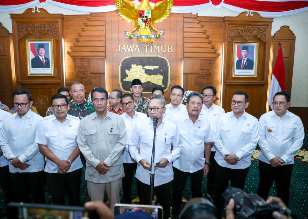 5 menteri di Grahadi Surabaya (foto: Humas Pemprov Jatim for jatimnow.com)