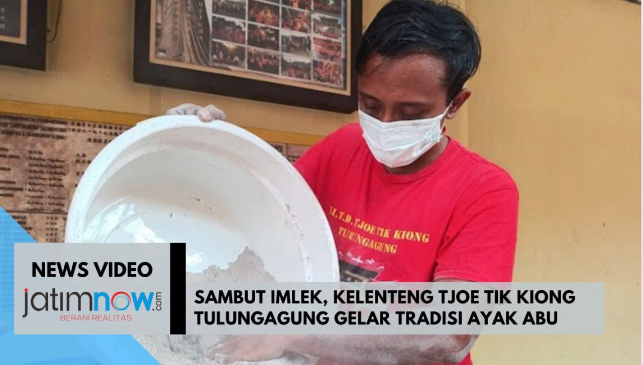Video: Sambut imlek, Kelenteng Tjoe Tik Kiong Tulungagung Gelar Tradisi Ayak Abu