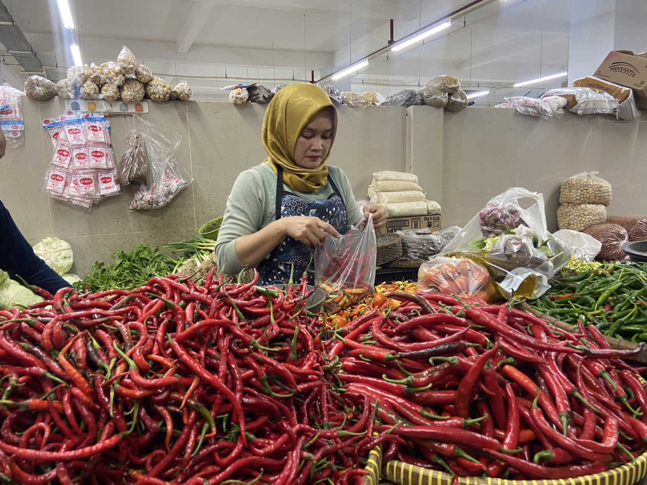Pedagang cabai di Ponorogo. (Foto: Ahmad Fauzani/jatimnow.com)