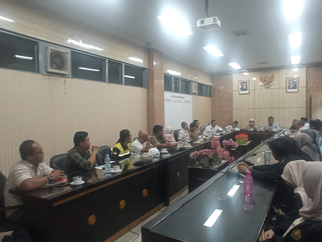 Komisi A DPRD Jember RDP tentang alun-alun yang rusak. (Foto: Sugianto/jatimnow.com)