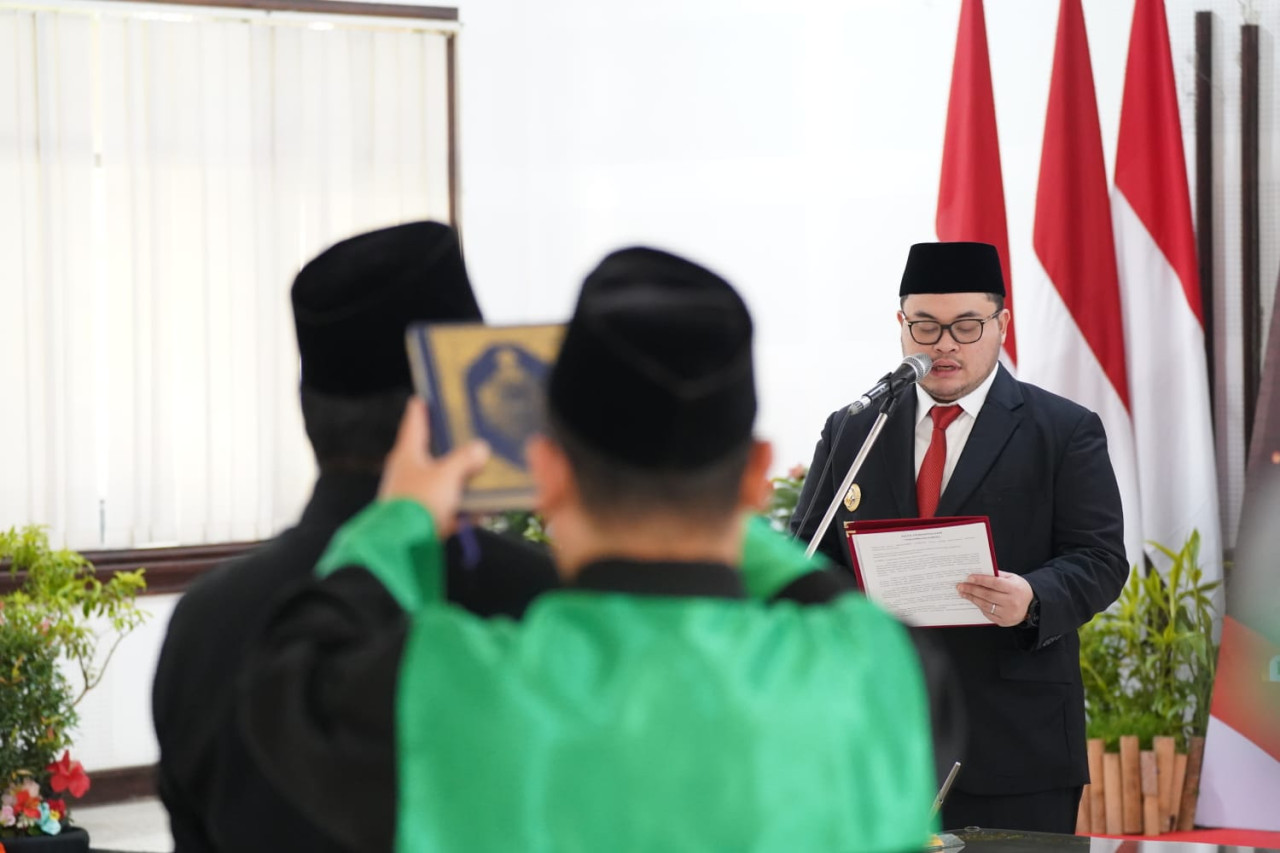 Mas Dhito lantik Dewas BUMD Kabupaten Kediri. (Foto: Pemkab Kediri/jatimnow.com)