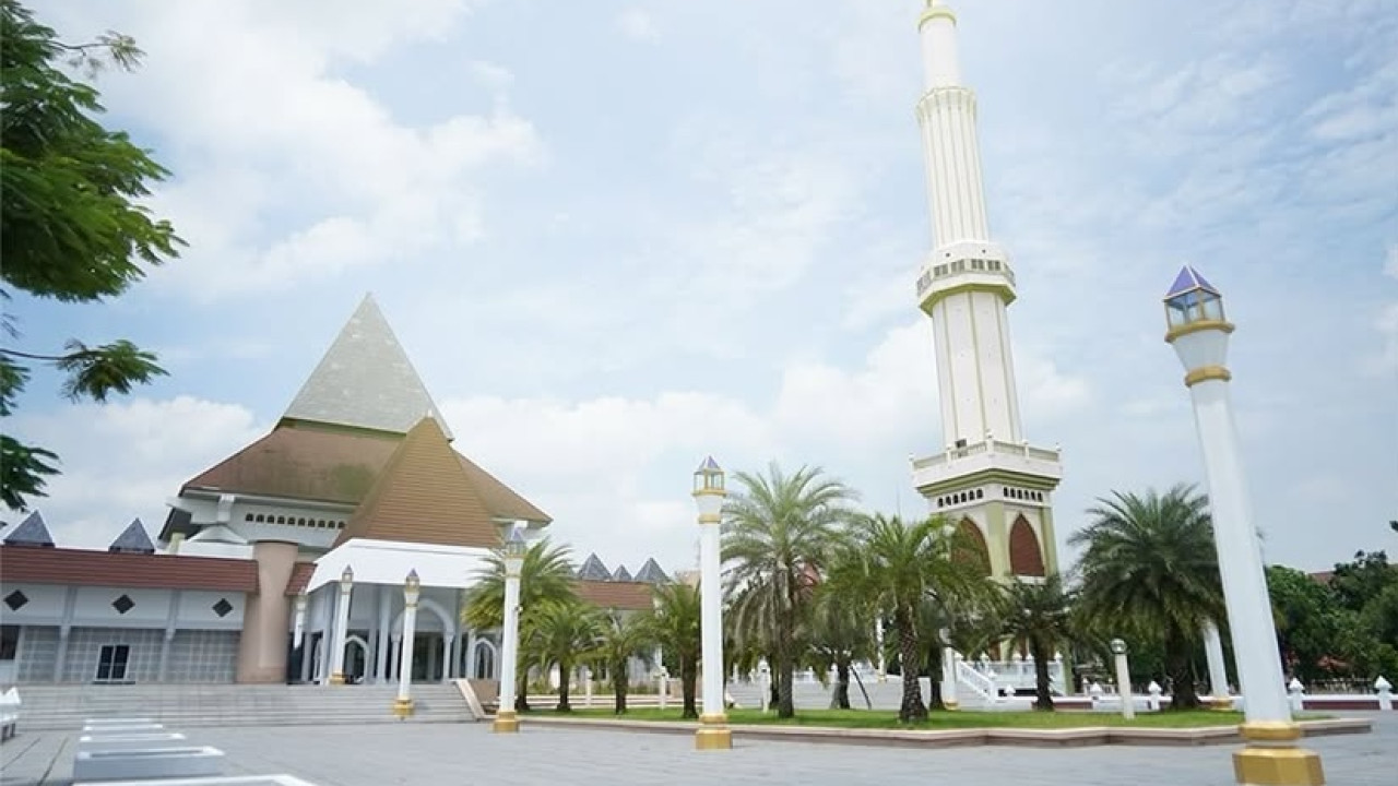 Penampakan terbaru Masjid An-Nuur Pare usai revitalisasi tahap 1. (Instagram: Mas Dhito @dhitopramono)