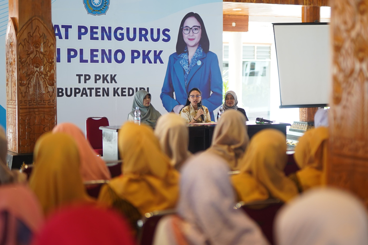 Mbak Cicha beri pesan untuk kader PKK Kabupaten Kediri. (Foto: Pemkab Kediri/jatimnow.com)