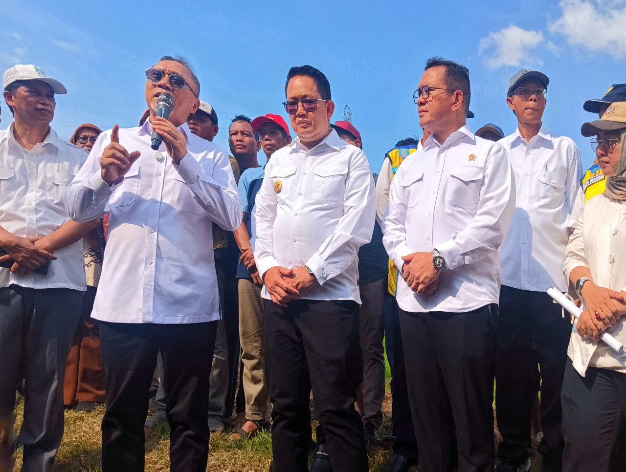 Menko Pangan Kunjungi Petani Tarik Sidoarjo, Bahas Produksi Beras dan Irigasi